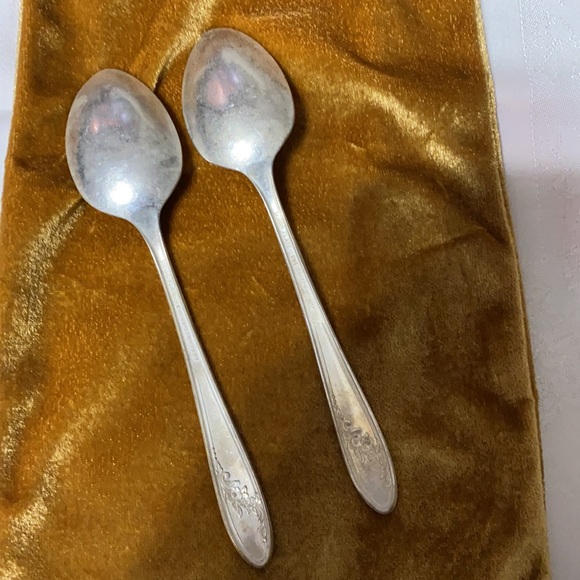 Vintage ONEIDA Tudor Antique US Silver-PlatedSpoon - Picture 2 of 6